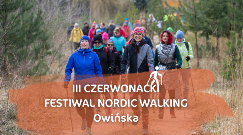 III Czerwonacki Festiwal Nordic Walking, zdjęcie przedstawiające grupę osób maszerujących z kijkami